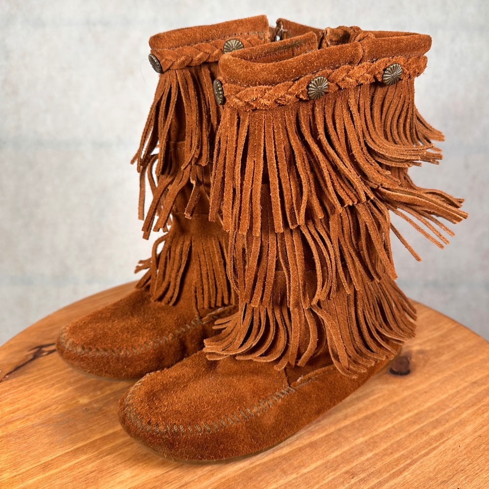Minnetonka Fringe Boots Kids Size 3 Tan Suede 3-Layer Moccasin Good Condition 26
